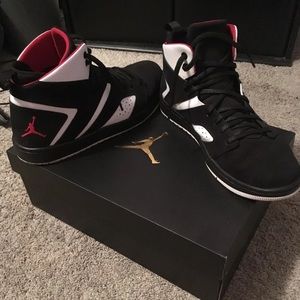 Men’s 11.5 Jordan Flight Legend